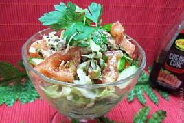 Салат из скумбрии: простой рецепт вкусного угощения Салат со скумбрией на